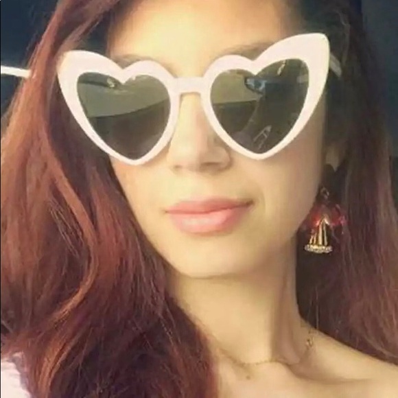 ✨Retro Cat Eye Heart Sunglasses✨ - Picture 7 of 8